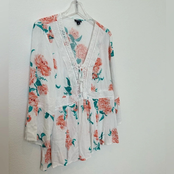 Torrid Floral Flowy Top, 3/4 sleeve with lace detail White Size 2 (XXL, 18/20) - Picture 2 of 10